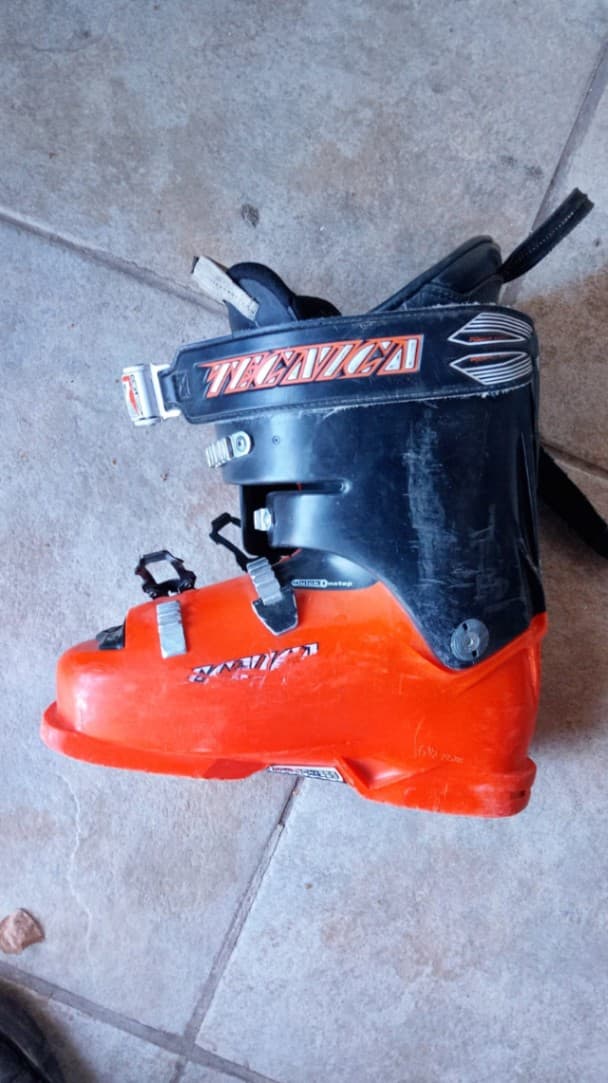Botas de esquí Tecnica talle 26.5 comunicarse al 2945-695541
