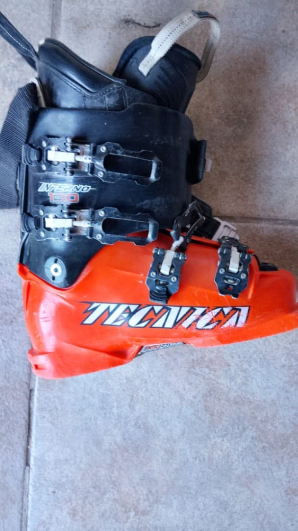 Botas de esquí Tecnica talle 26.5 comunicarse al 2945-695541