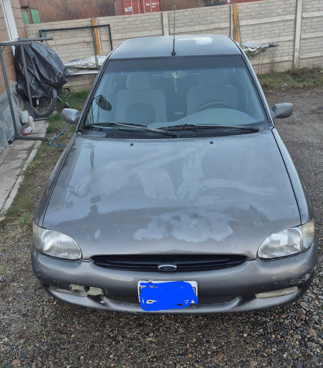 Ford Escort 2001. Listo para transferir. 