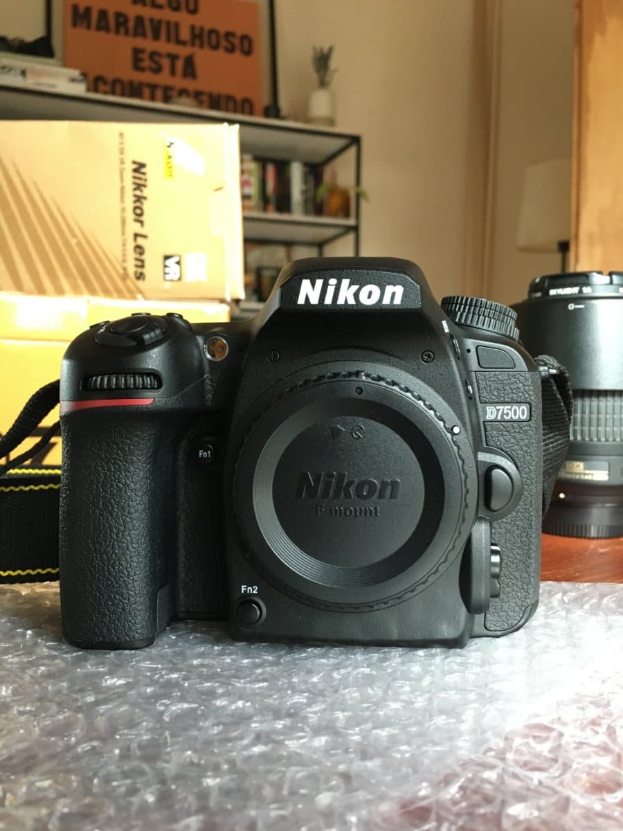 NIKON D7500 IMPECABLE 5400 disparos + lente 55-200vr
