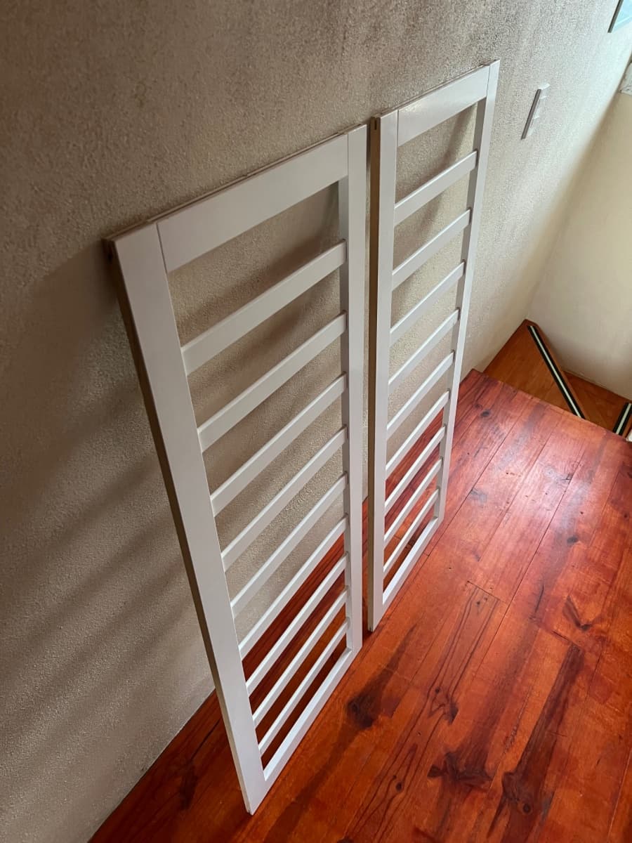 Barandas de madera laqueada