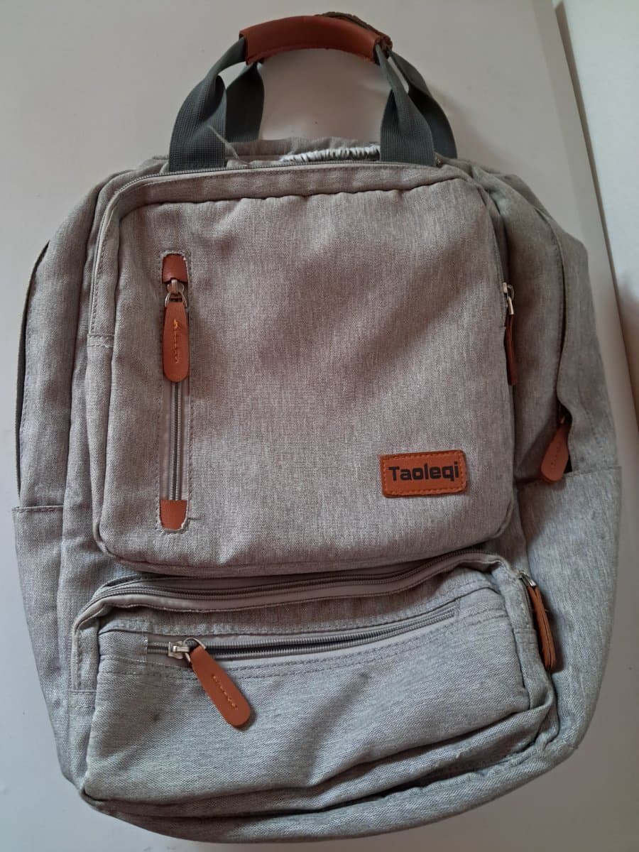 Mochila Taoleqi gris marrón segunda mano.