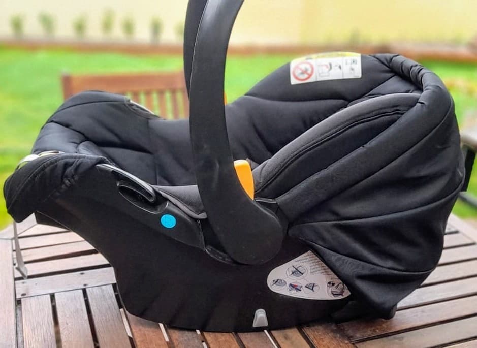 Huevito Marca Chicco negro impecable. Con reductor y funda de algodón 