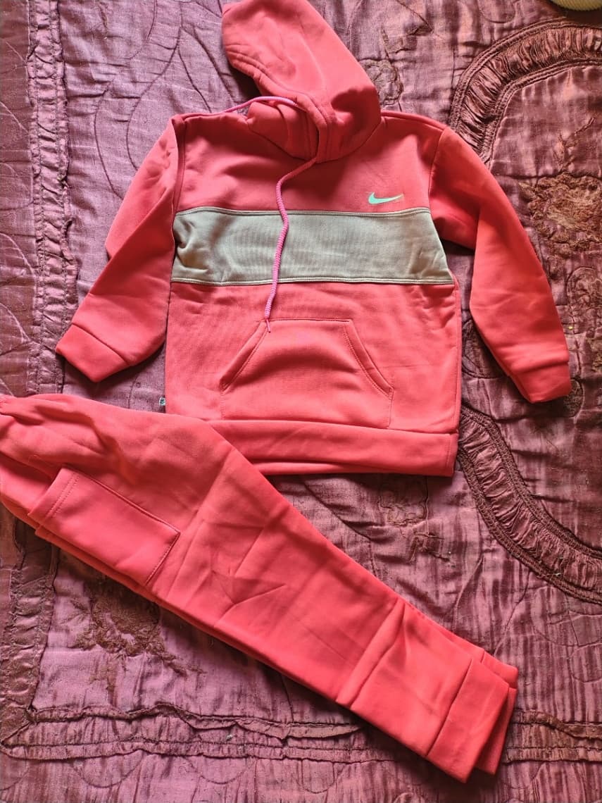 Conjunto Nike  Nena nuevo
Jeans de nena 