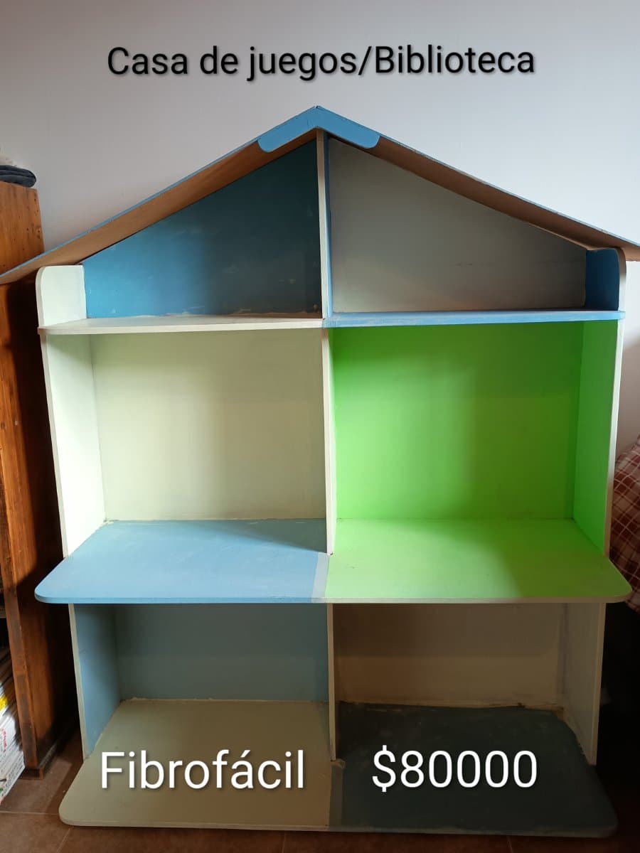 Casa juegos infantil/biblioteca.
Construída en fibrofácil 