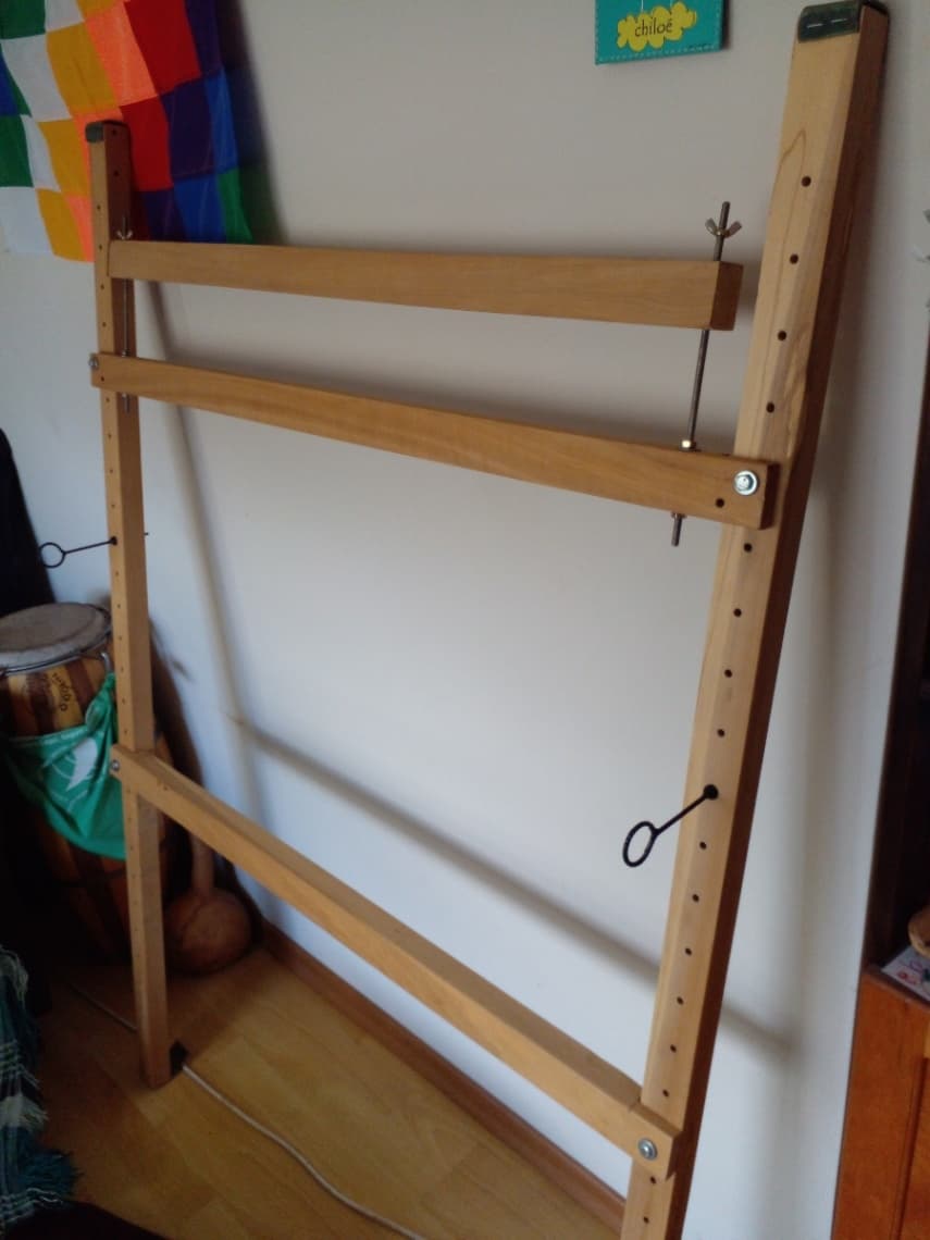 TELAR MAPUCHE DE MADERA DE LENGA NUEVO SIN USO. TRAE TODOS LOS ACCESORIOS