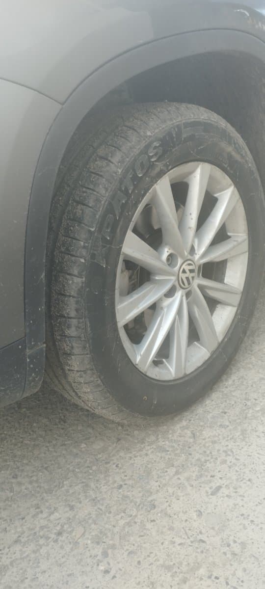 Volkswagen Tiguan SUV gris