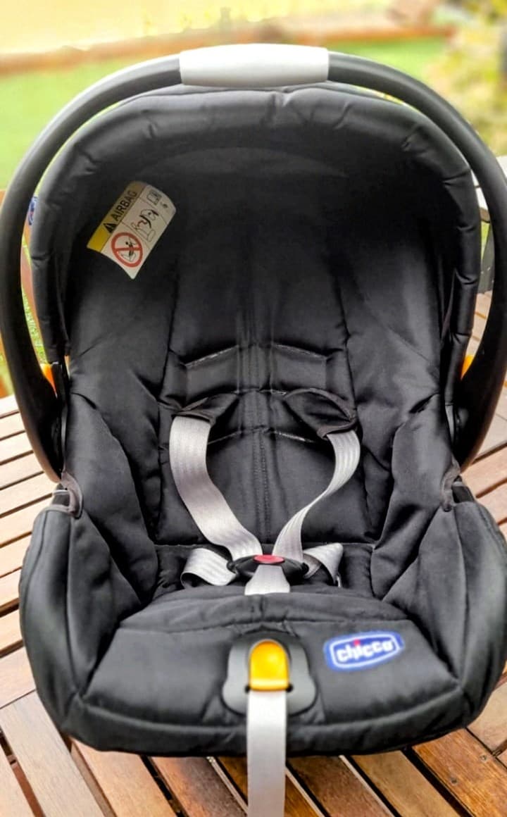 Huevito Marca Chicco negro impecable. Con reductor y funda de algodón 