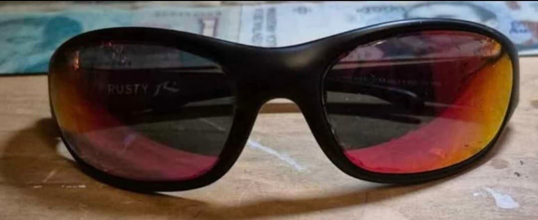Lentes de sol Rusty kids (usados)