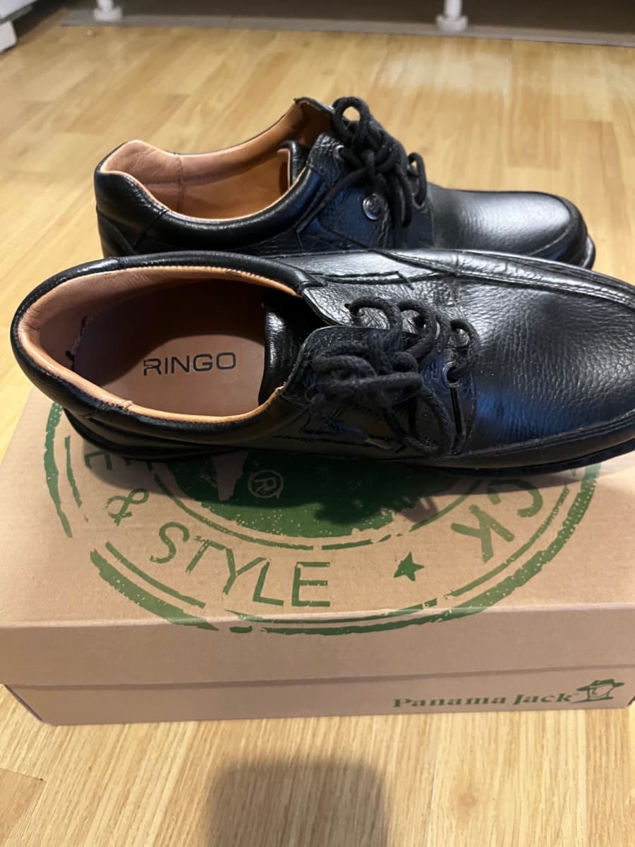 Mocasín  Ringo 3600 , T40, cuero negro, suela de goma, doble costura, sin uso.