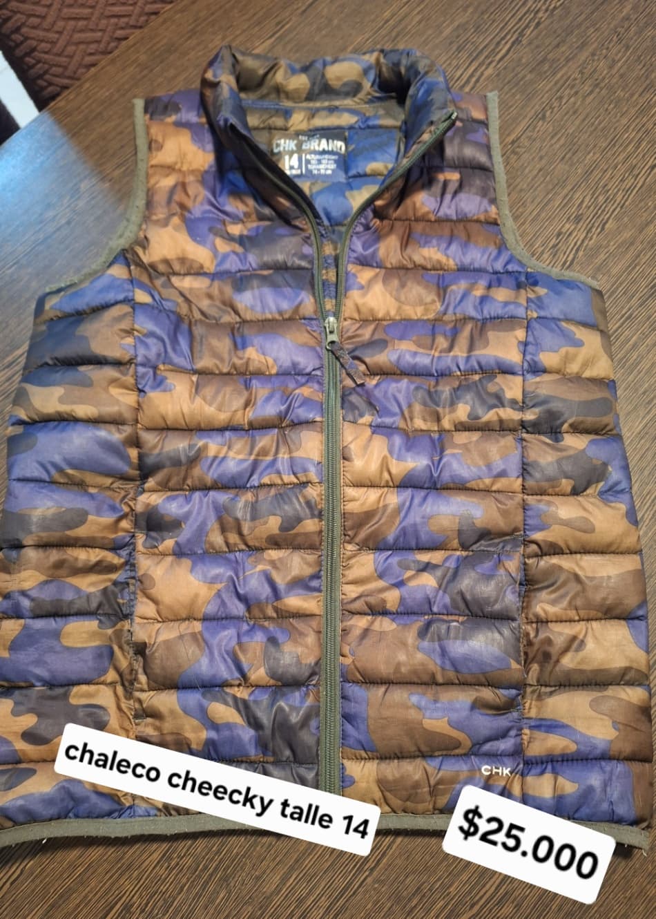 Chaleco acolchado camuflado, jeans para 12/14 años 