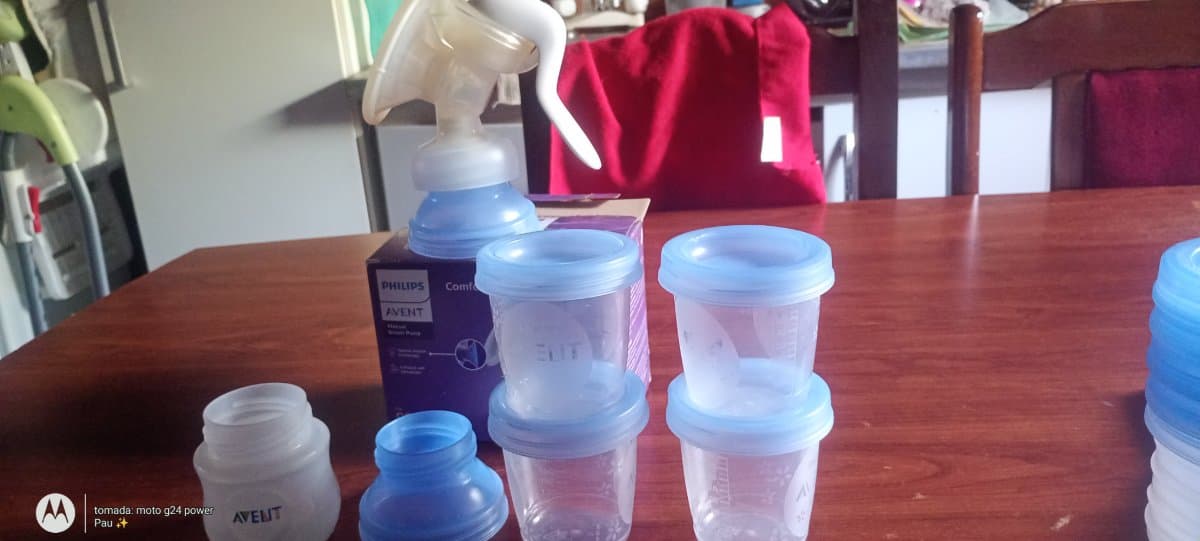 Saca leche Avent con contenedores medidos y freezable