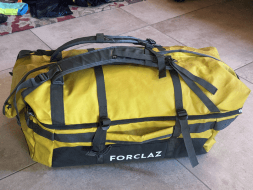 Bolso Forclaz tipo duffle casi nuevo (un solo uso)